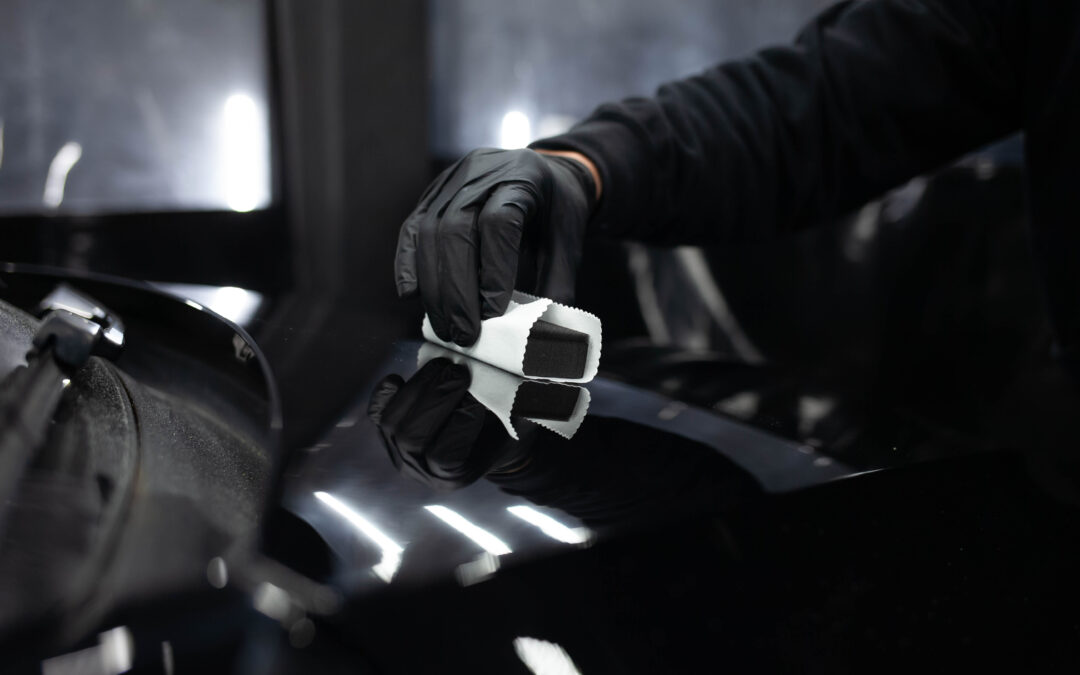 Jak skutecznie zabezpieczyć lakier samochodu – wosk czy ceramika?