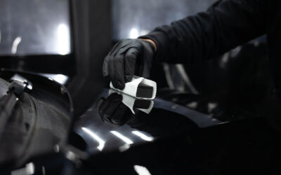 Jak skutecznie zabezpieczyć lakier samochodu – wosk czy ceramika?